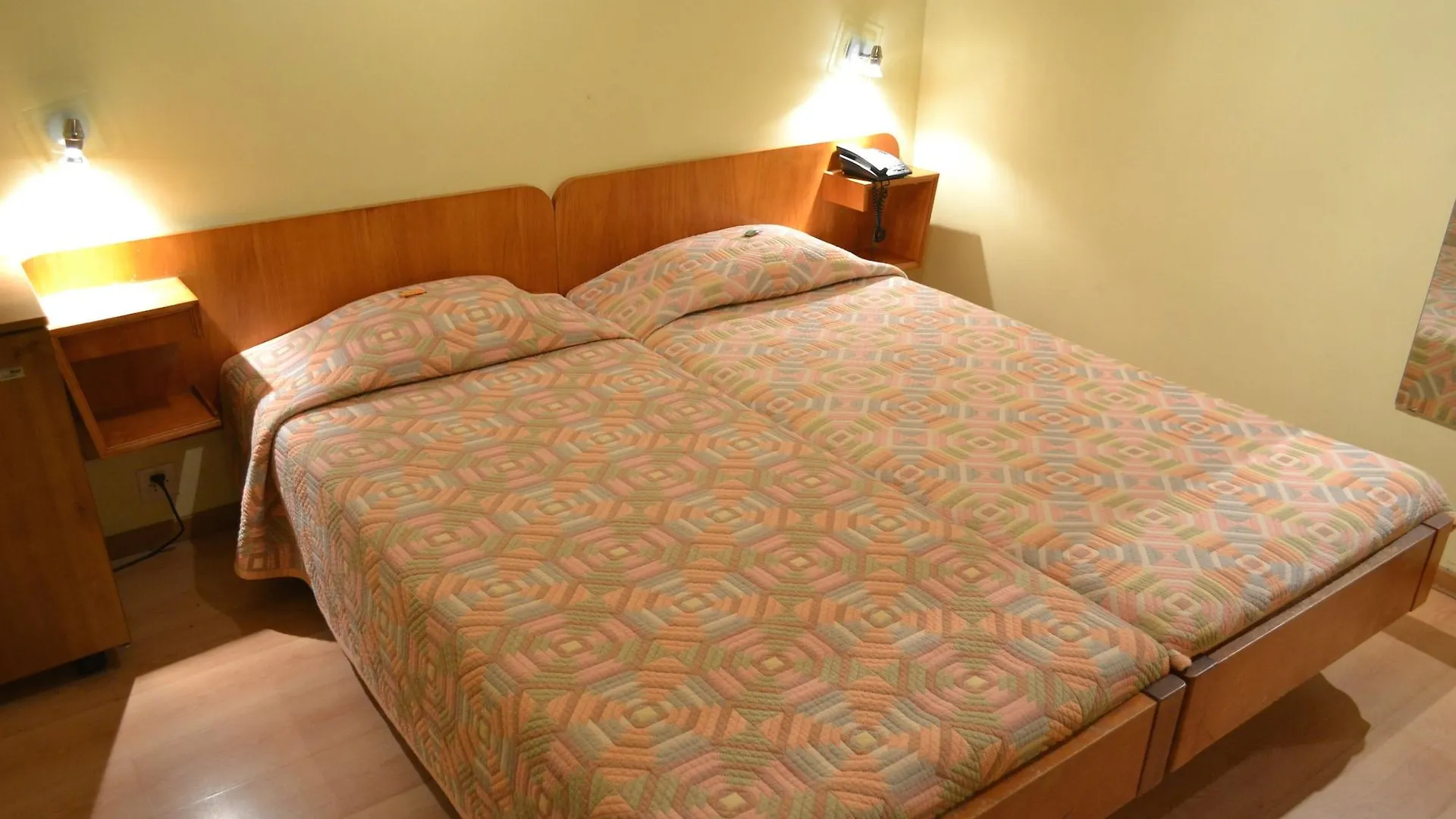 Hotel Moderne Geneva 3*,
